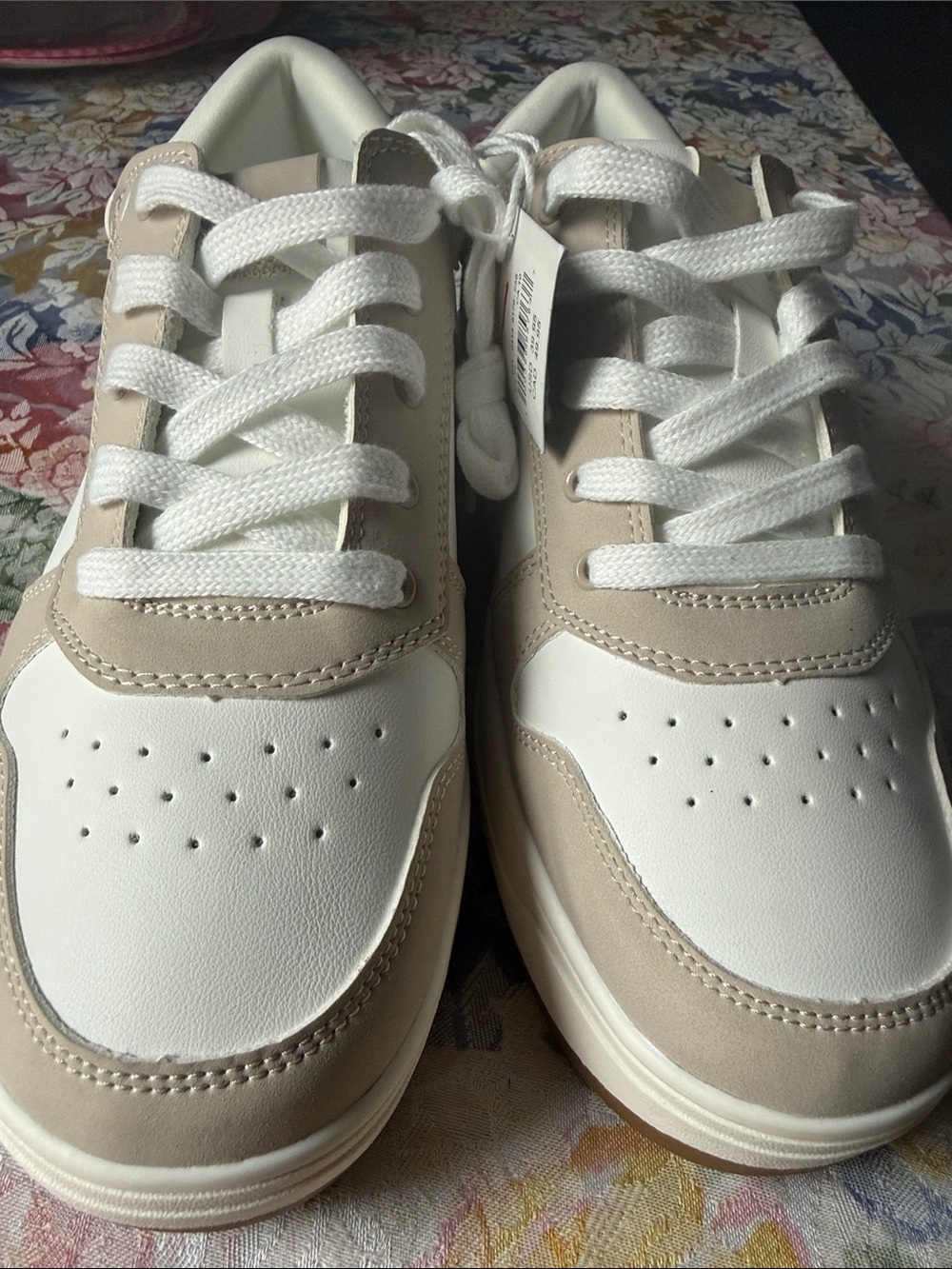 White and Beige Low-Top Sneakers - Picture 7 of 8